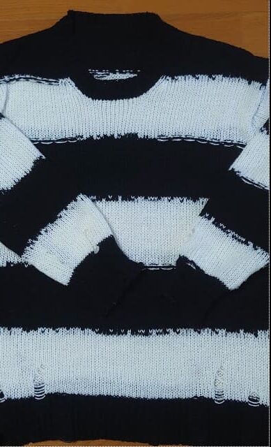 上の画像のセーターを実際にSHEINで購入した白黒横ボーダーのセーター
を3回洗濯した後